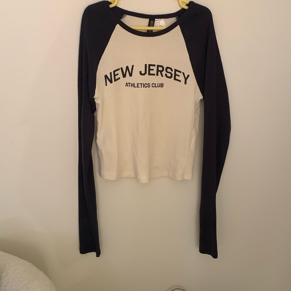 Cute long sleeve H&M tee - Picture 1 of 1